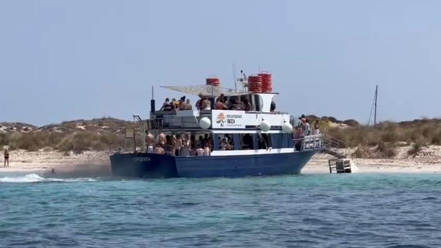 Excursiones desembarcan pasaje en la playa de s’Espalmador sin 	el necesario permiso de Costas