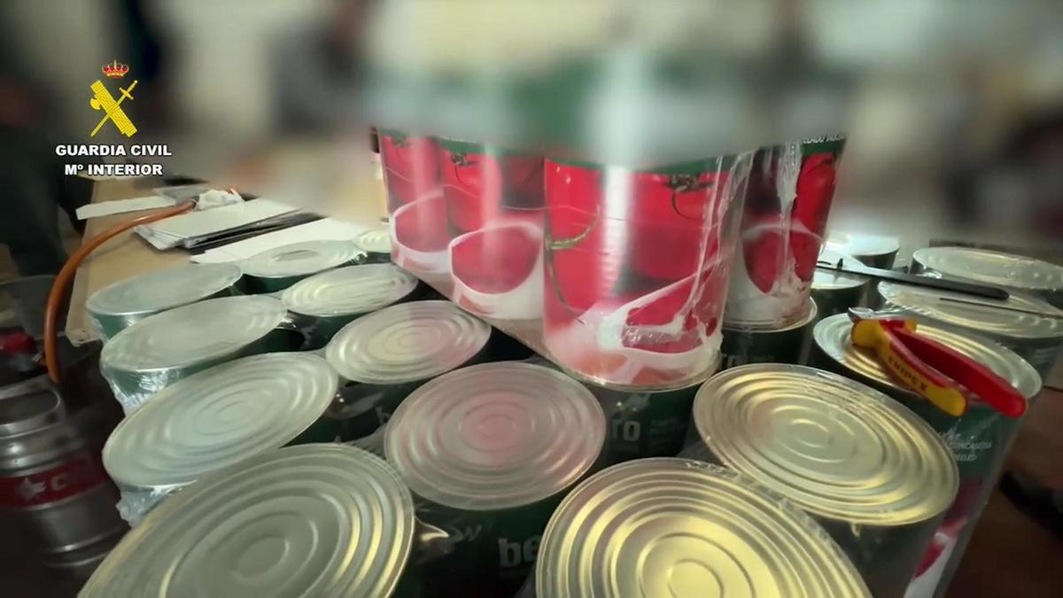 María en latas de tomate