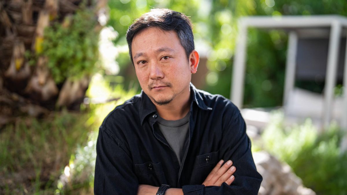 El director surcoreano Jang Jae-Hyun posa para EL PERIÓDICO en Sitges