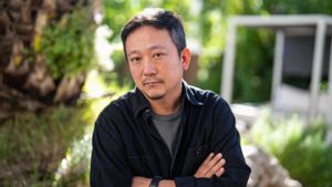 El director surcoreano Jang Jae-Hyun posa para EL PERIÓDICO en Sitges