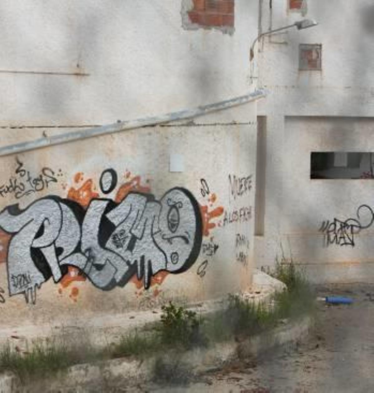 Los vecinos alertan del deterioro urbanístico de una zona privilegiada.