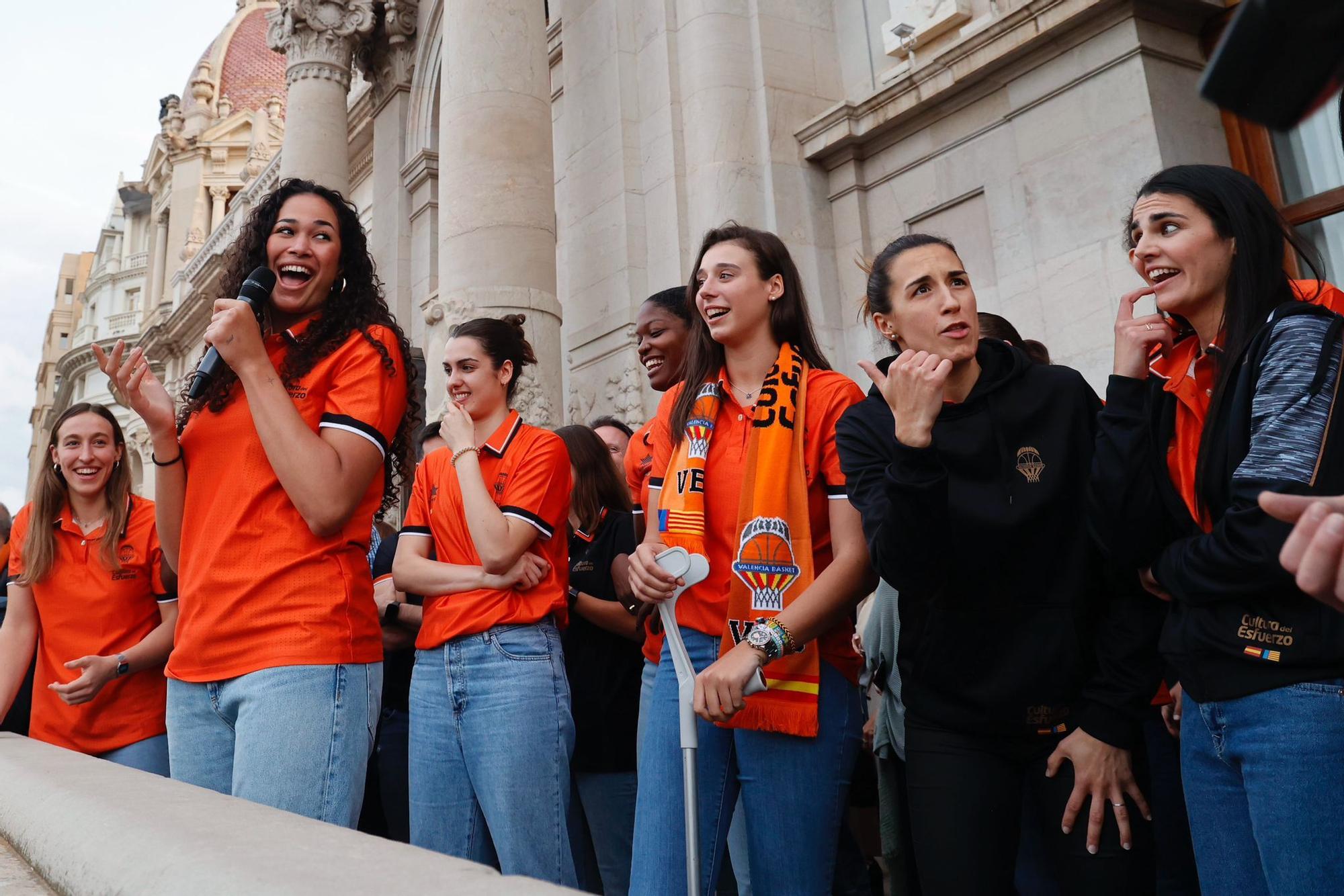 El Valencia Basket celebra en casa su triplete histórico