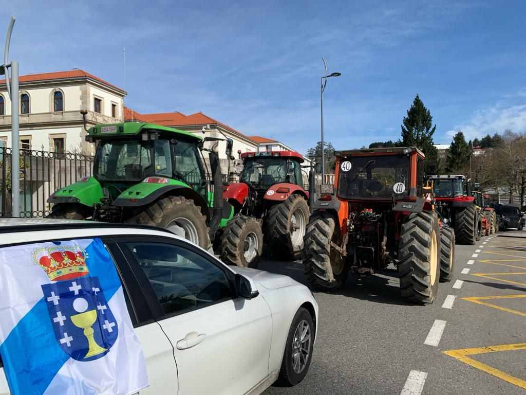 La tractorada gallega rodea la sede de la Xunta