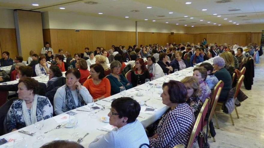 Asistentes al encuentro anual de asociaciones de mujeres en Cangas del Narcea.