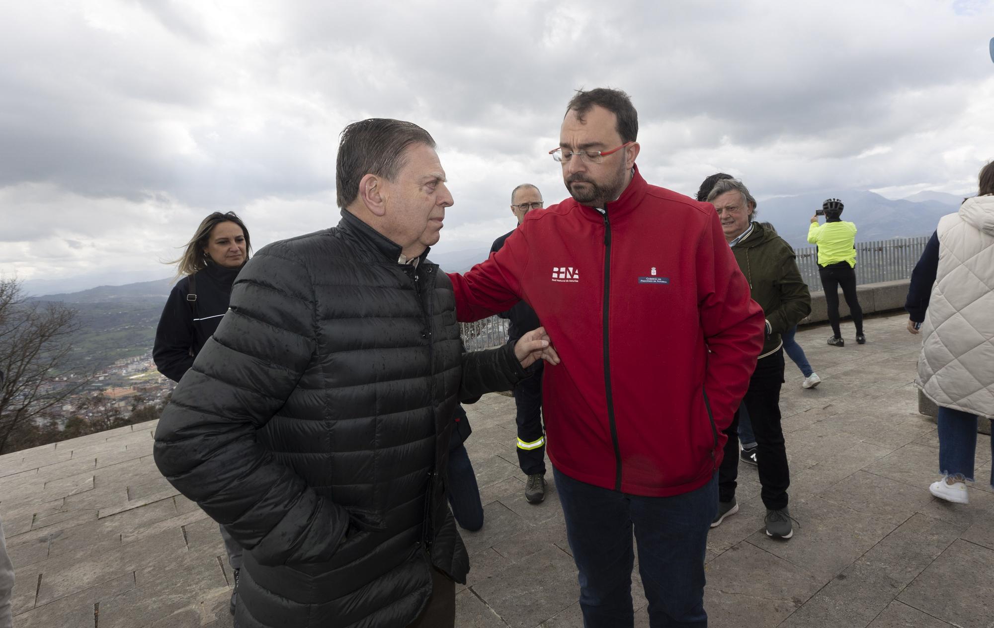 El Naranco, en Oviedo, devastado por las llamas