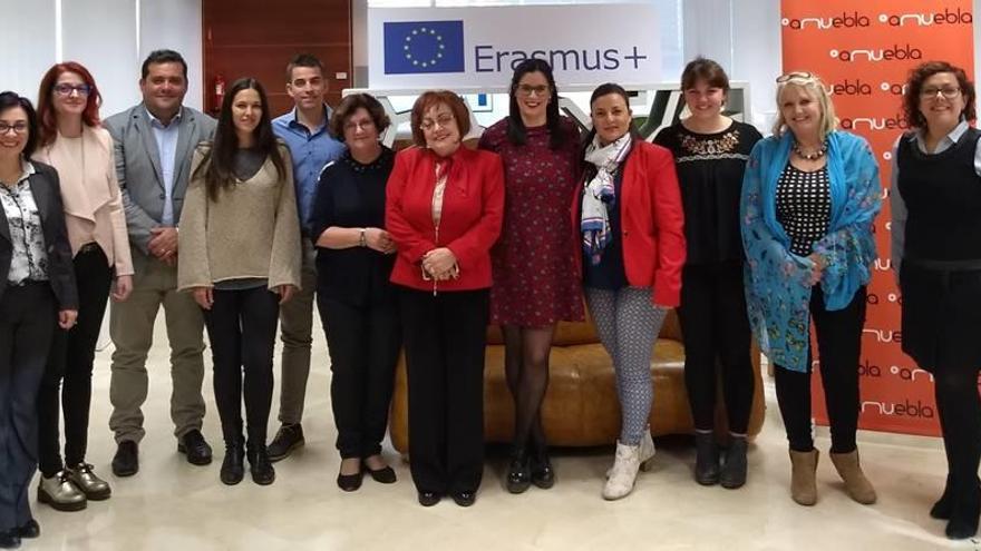 Miembros de AMUEBLA, una de las organizaciones que desarrolla este proyecto europeo.