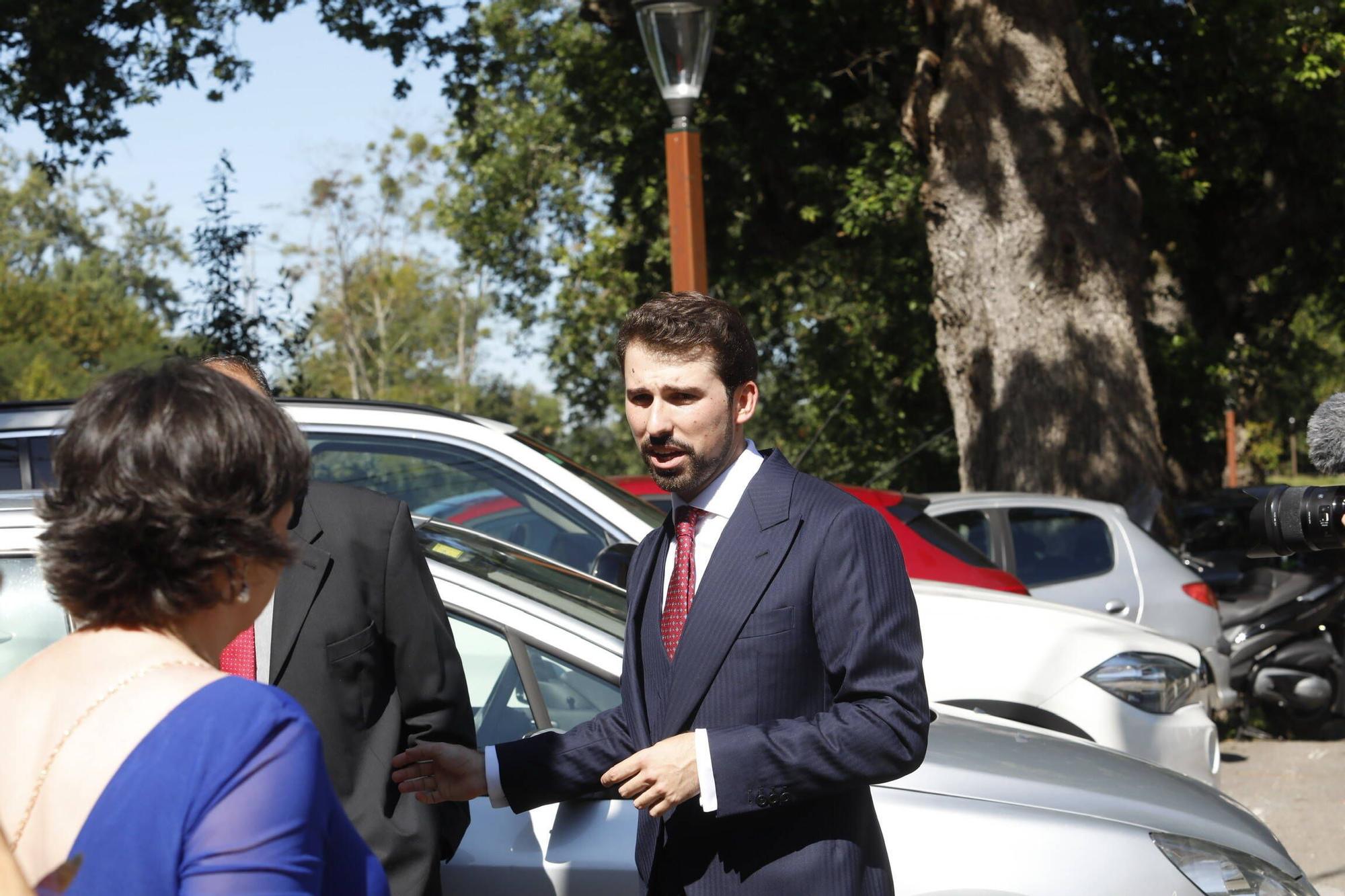 El Rey Felipe VI, testigo de excepción en la boda de su ahijado en Gijón (en imágenes)