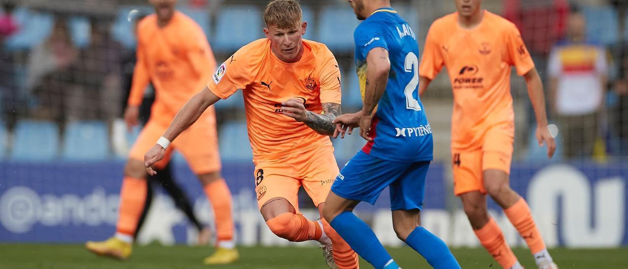 Mati Bogusz presiona a un rival durante el partido disputado ayer en Andorra. | UD IBIZA