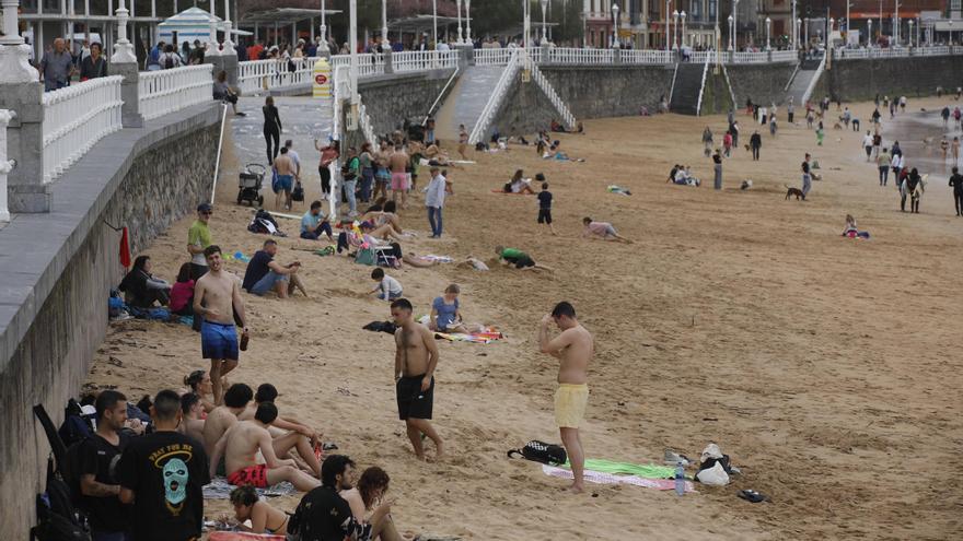 Hasta 34 grados de temperatura en una jornada de viernes de intenso calor en Gijón