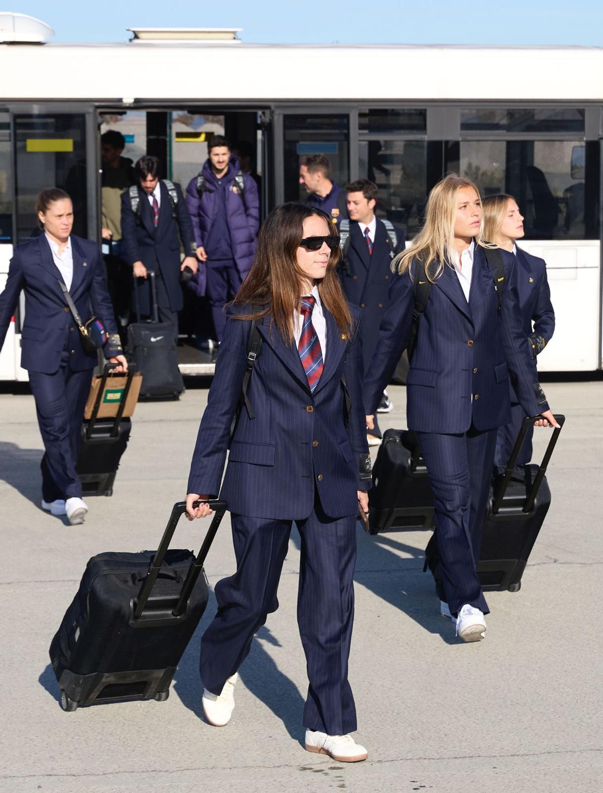 "Blaugranes al vent!": así es el nuevo avión del Barça femenino