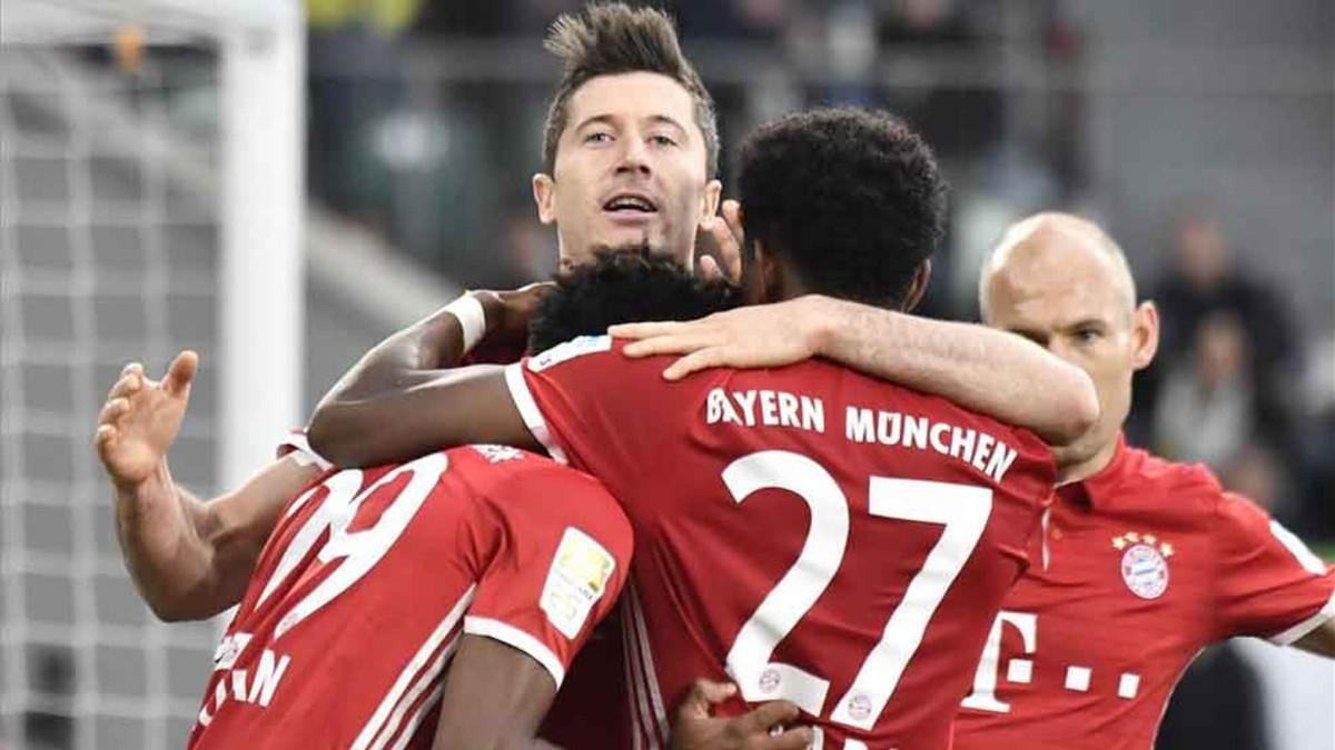 Lewandowski volvió a brillar marcando dos de los seis goles del Bayern al Wolfsburgo