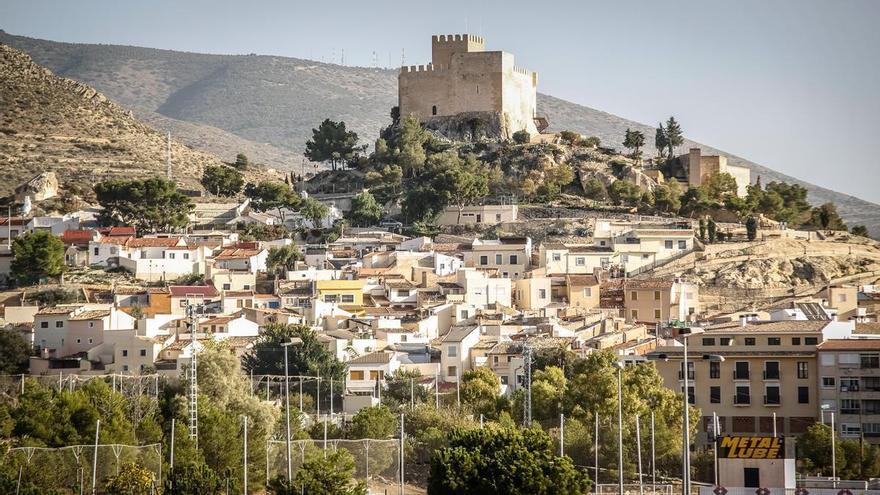 Localizan en Alicante a un bebé en pañales andando solo por la calle