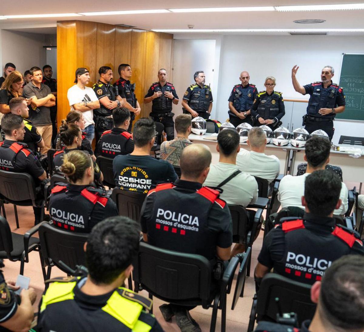 El 76% dels agents de la policia catalana tenen més de 41 anys El 76% dels agents de la policia catalana tenen més de 41 anys