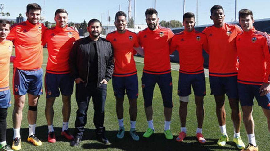 El Valencia CF recibe la visita del Príncipe de la Corona de Johor