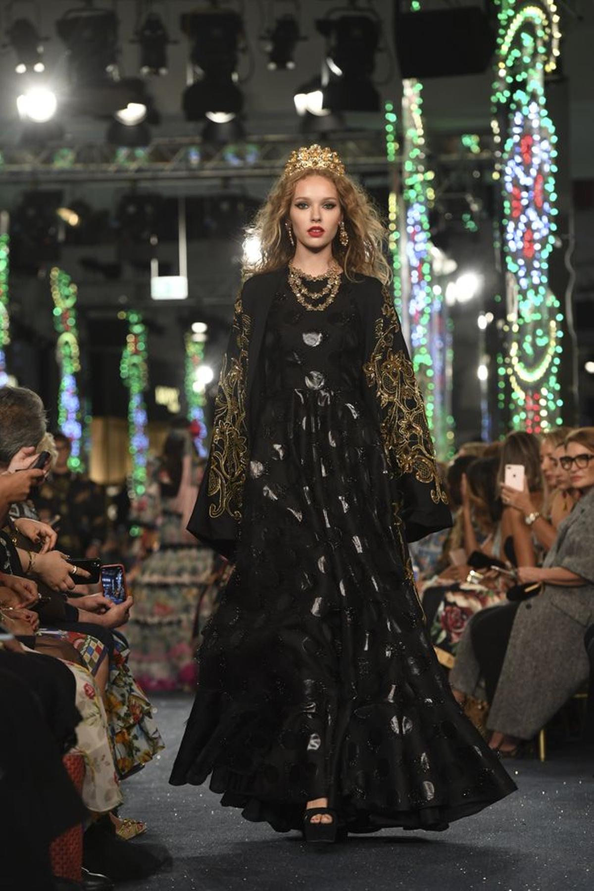 Desfile de presentación de la nueva tienda de Dolce &amp; Gabbana en Dubai - Look 13