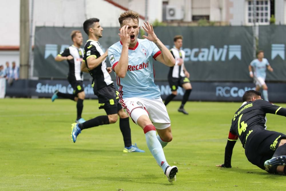 Las mejores imágenes de la semifinal del playoff de ascenso entre el Celta B y el Cartagena en un campo de Barreiro abarrotado.