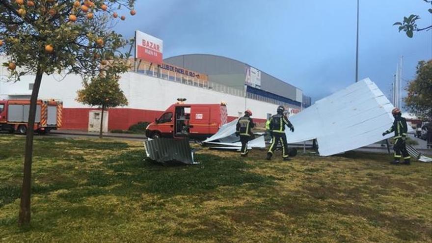 La lluvia y el fuerte viento causan varias incidencias en la zona Sur