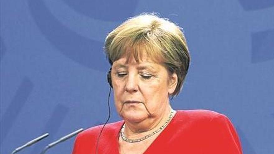 Merkel, debilitada tras hundirse su coalición en las elecciones europeas