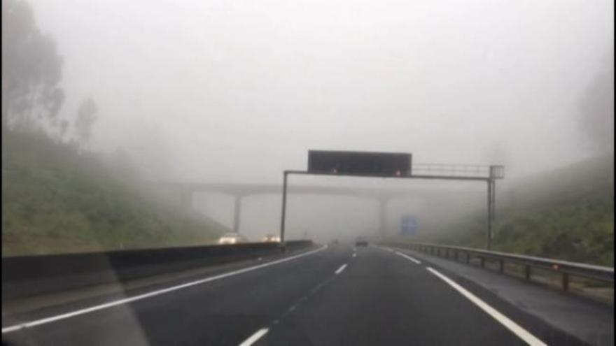 La niebla obliga a extremar la precaución al volante en Vigo