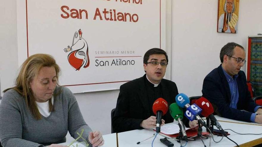 En el centro, el rector del Seminario, Florentino Pérez.