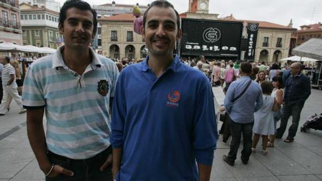Adrián, a la derecha, y Héctor Macía, en Avilés.