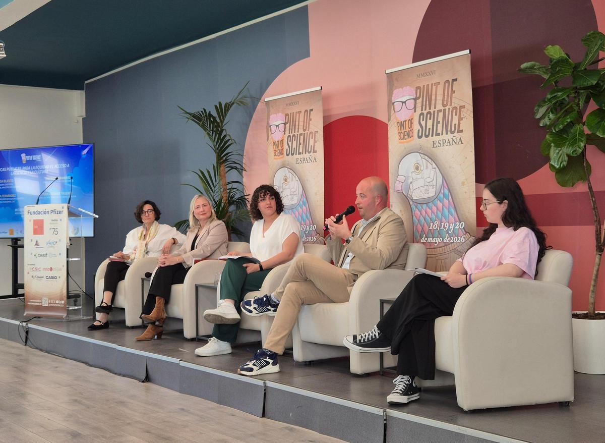 Iván Andrade durante a súa intervención no foro de Pint of Science España.