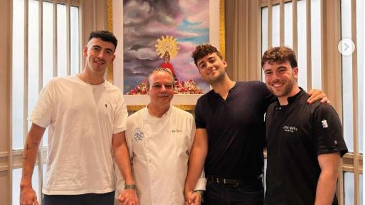Juanjo Bona y Héctor Añón visitan el Novo Maite Anduriña en el centro de Zaragoza