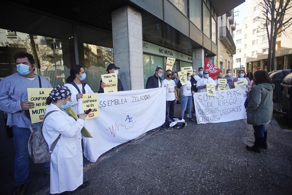 Concentració davant MC Mutual per reclamar que reconegui la Covid com a accident laboral