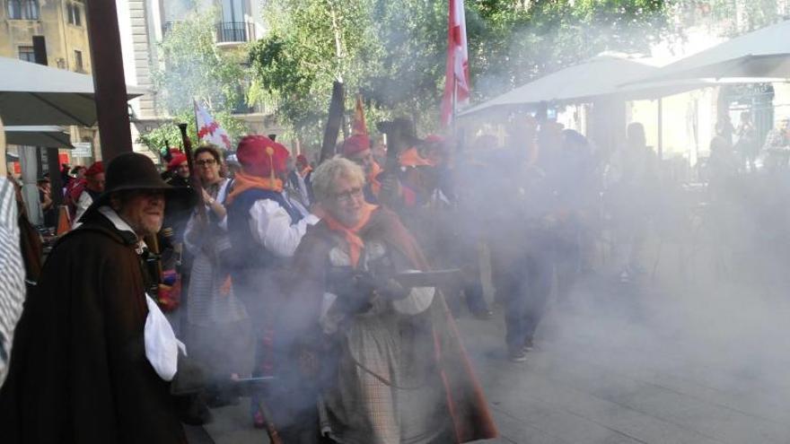 Tres trabucaires berguedans resulten ferits per cremades a la Carlinada de Ripoll