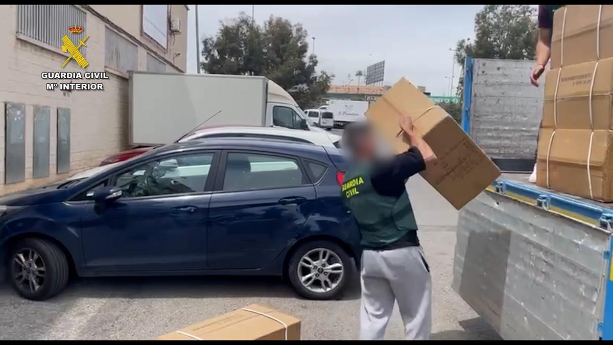 Los detenidos en la operación contra el "top manta" realizada en Elche ya están en libertad