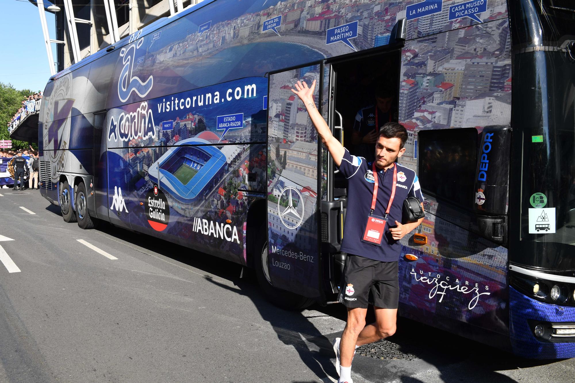 Recibimiento al Deportivo antes del partido frente al Linares