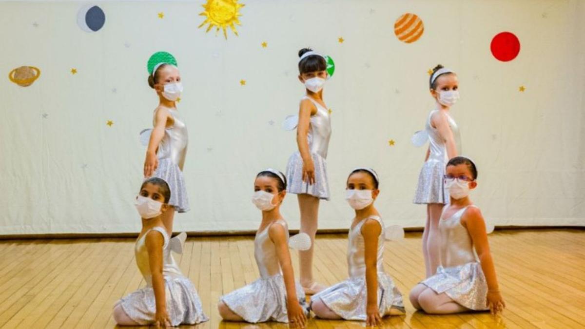 Algunas de las niñas que harán de angelitos con el Ballet Imperial.