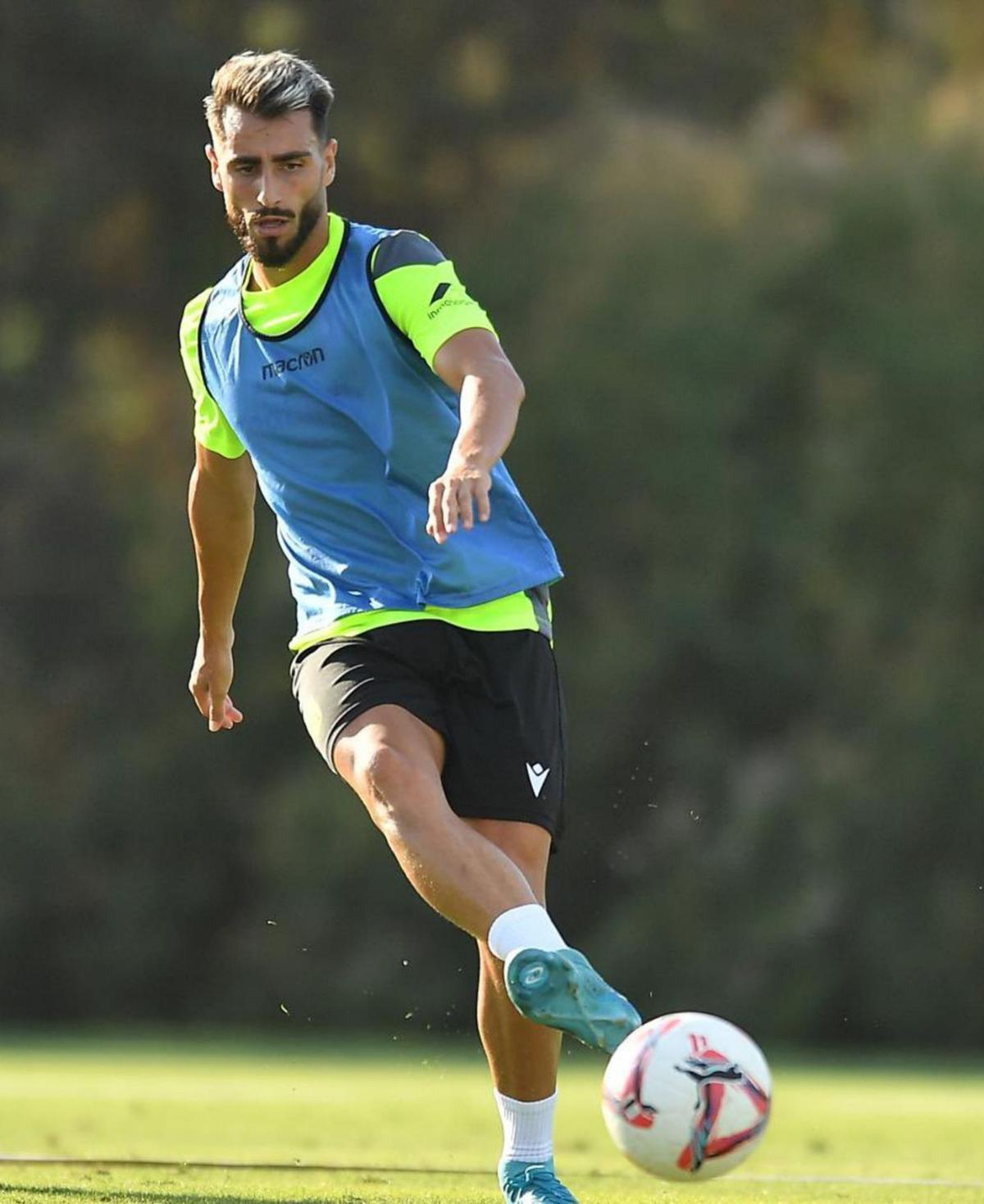 Luis Muñoz, centrocampista del FC Cartagena, durante un entrenamiento.  | FC CARTAGENA