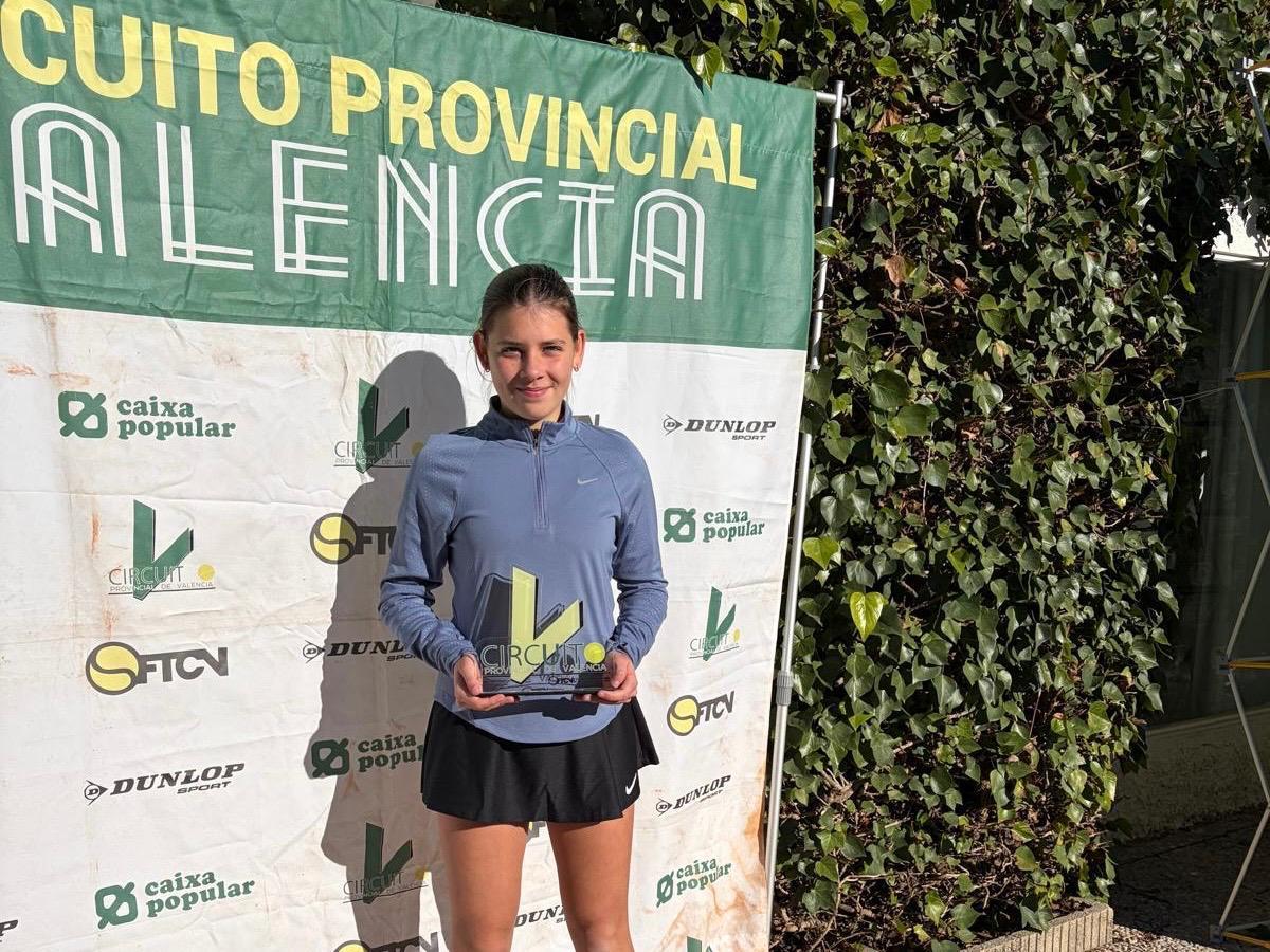 Daniela Catalá Puig, con el último trofeo conquistado