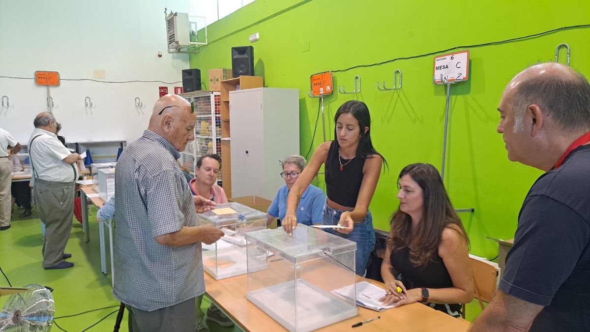 Fotogalería | Así se vive la jornada electoral en Extremadura y España