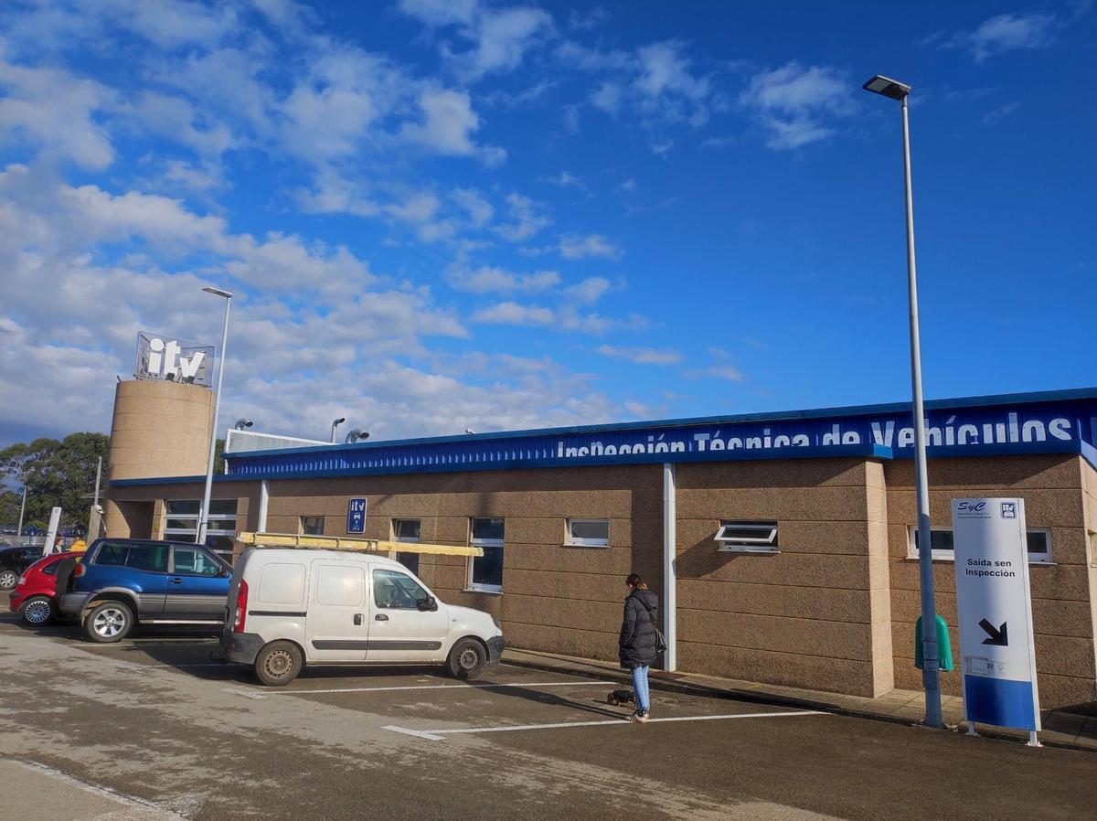 INSTALACIONES DE LA ITV DE FOZ. INSPECCION TECNICA DE VEHICULOS. ITV. ASTURIANOS EN LA ITV DE FOZ (LUGO)