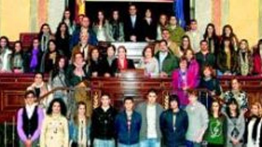 José Bono recibe a profesores y alumnos de la facultad de Educación