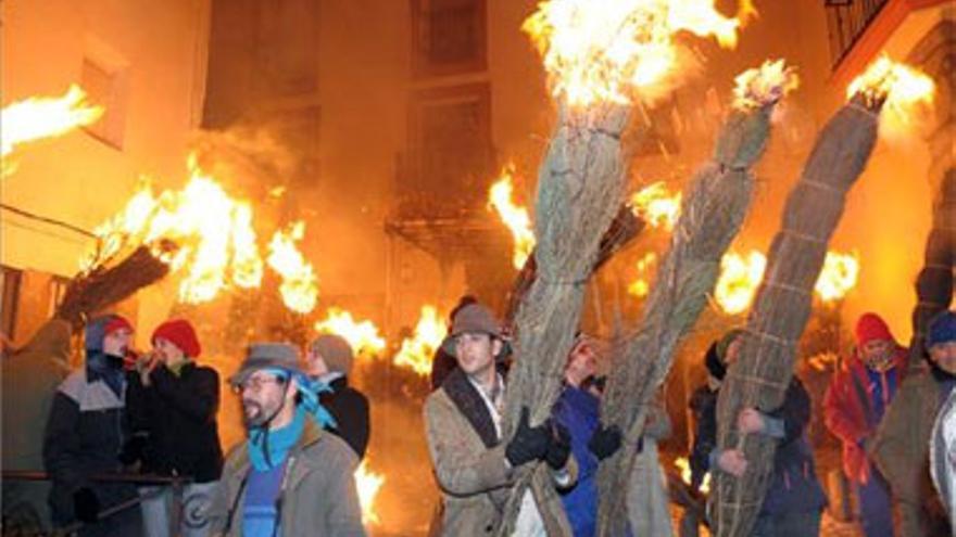 El mal tiempo desluce este año las fiestas de la lumbre en La Vera