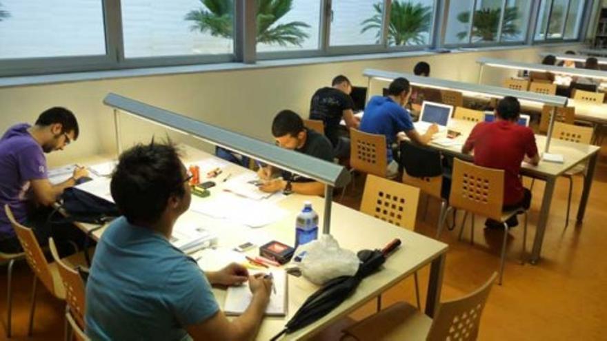 Eduación estudia una subida de la nota para acceder a las becas