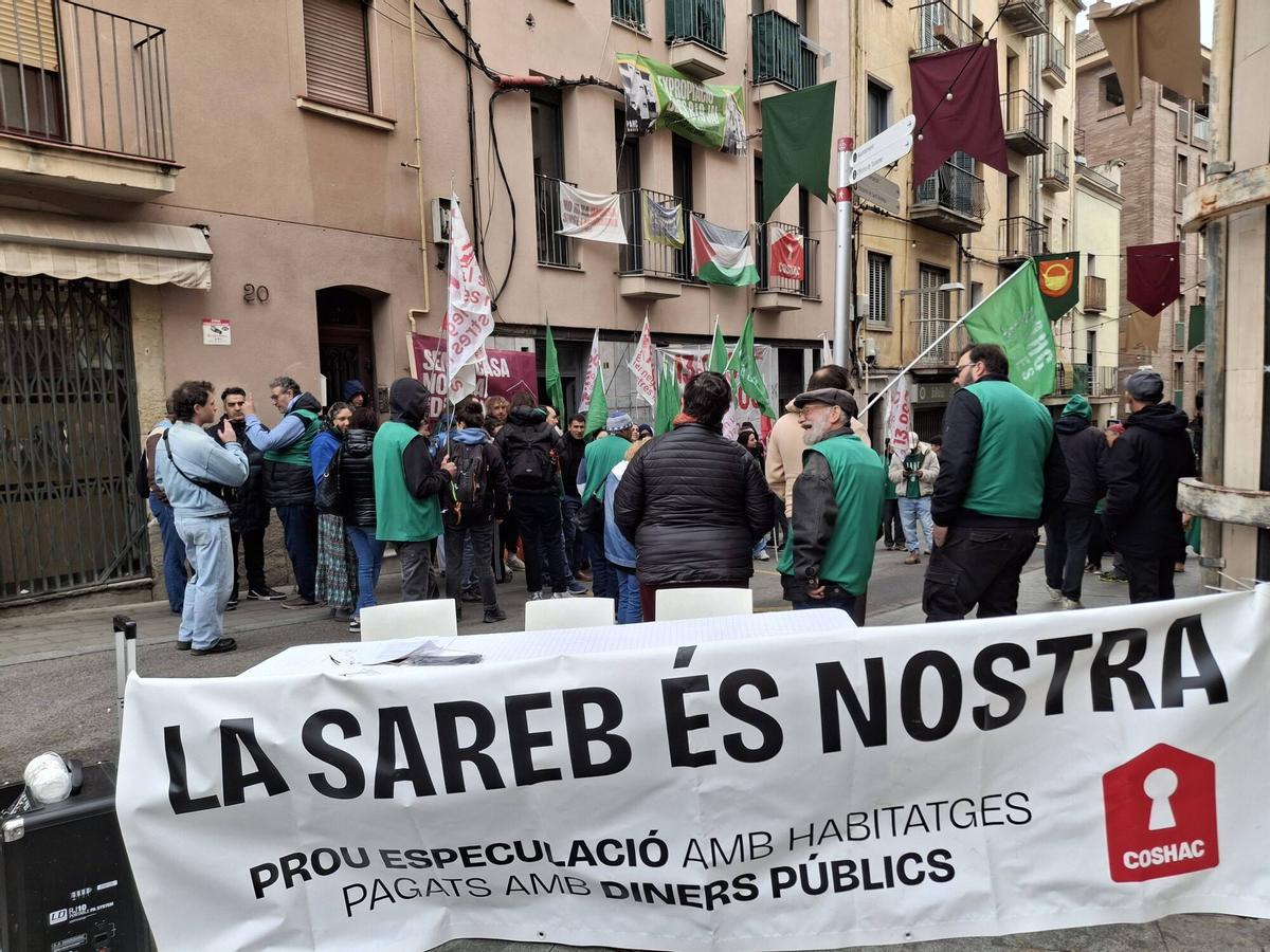 Mobilització per evitar un desnonament, a Manresa