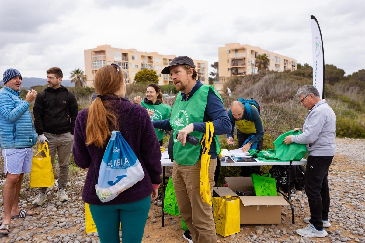 Todas las imágenes de la jornada de limpieza Tejiendo Futuro de Ibizapreservation