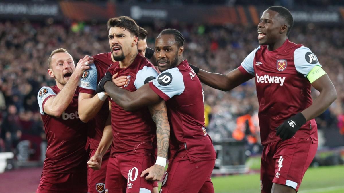 Lucas Paquetá celebrando un gol junto al West Ham