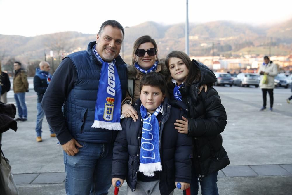 La afición acude a animar al Oviedo ante el Córdoba