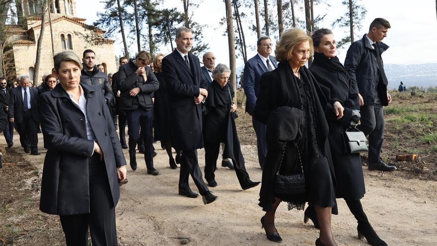 Felipe VI evita la fotografía con Juan Carlos en el funeral de Atenas