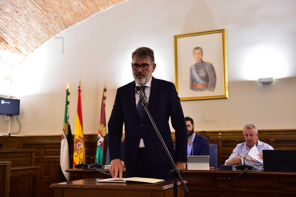 David Moreno, en su toma de posesión como concejal en Plasencia.