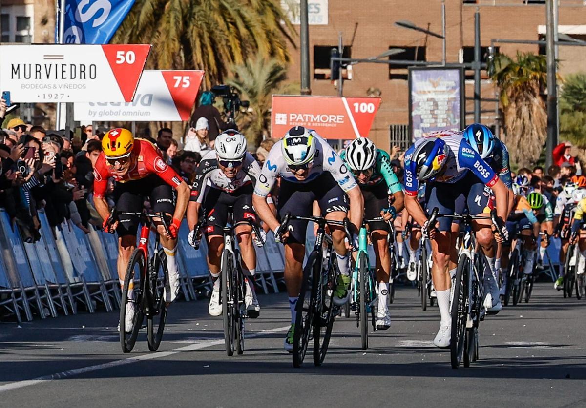Evenepoel se corona en Valencia y Raúl García Pierna gana la última etapa Evenepoel se corona en Valencia y Raúl García Pierna gana la última etapa