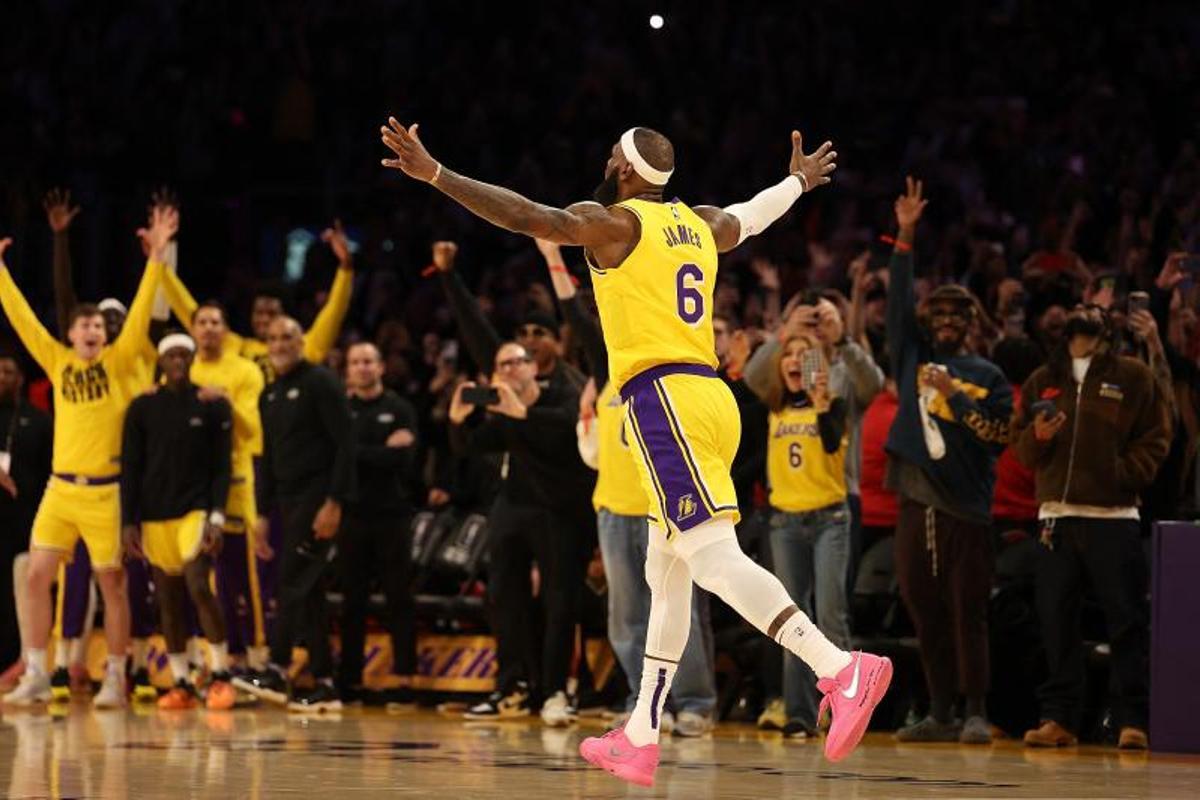 Las mejores imágenes de la noche histórica de LeBron James