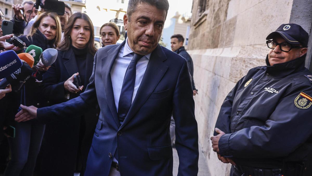 Carlos Mazón llega al Palau de la Generalitat.