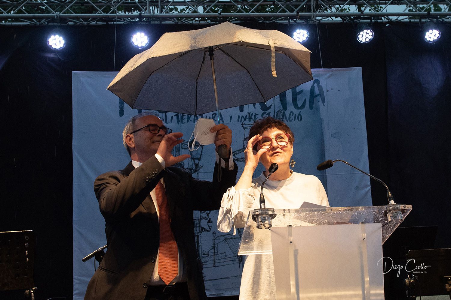 Altea entrega sus premios de Literatura i Investigació 2021 en un acto acompañado por la lluvia