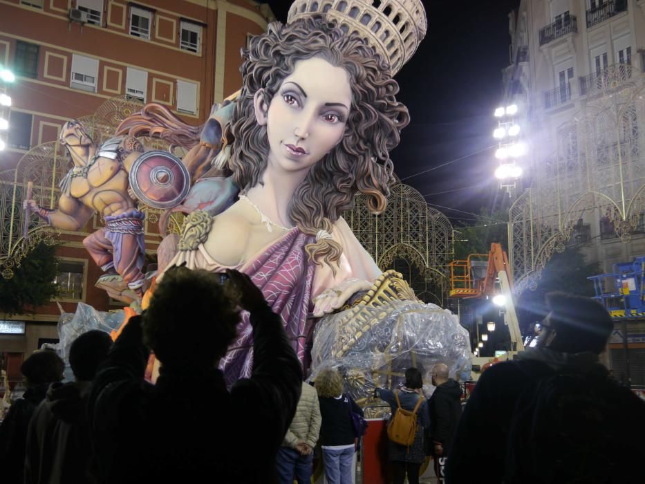 La dama romana ya preside como cuerpo central la falla Sueca-Literato Azorín.